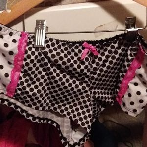 Never worn Panties size XL
